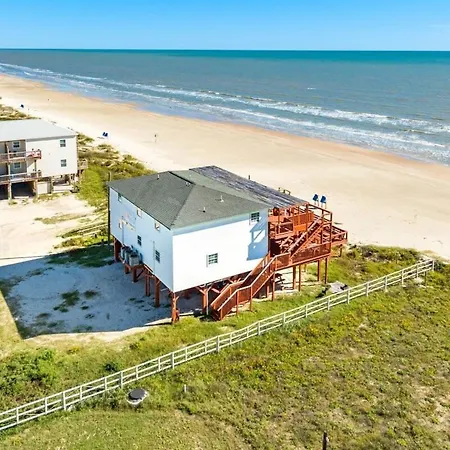 Livin' The Dream Beachfront & Center